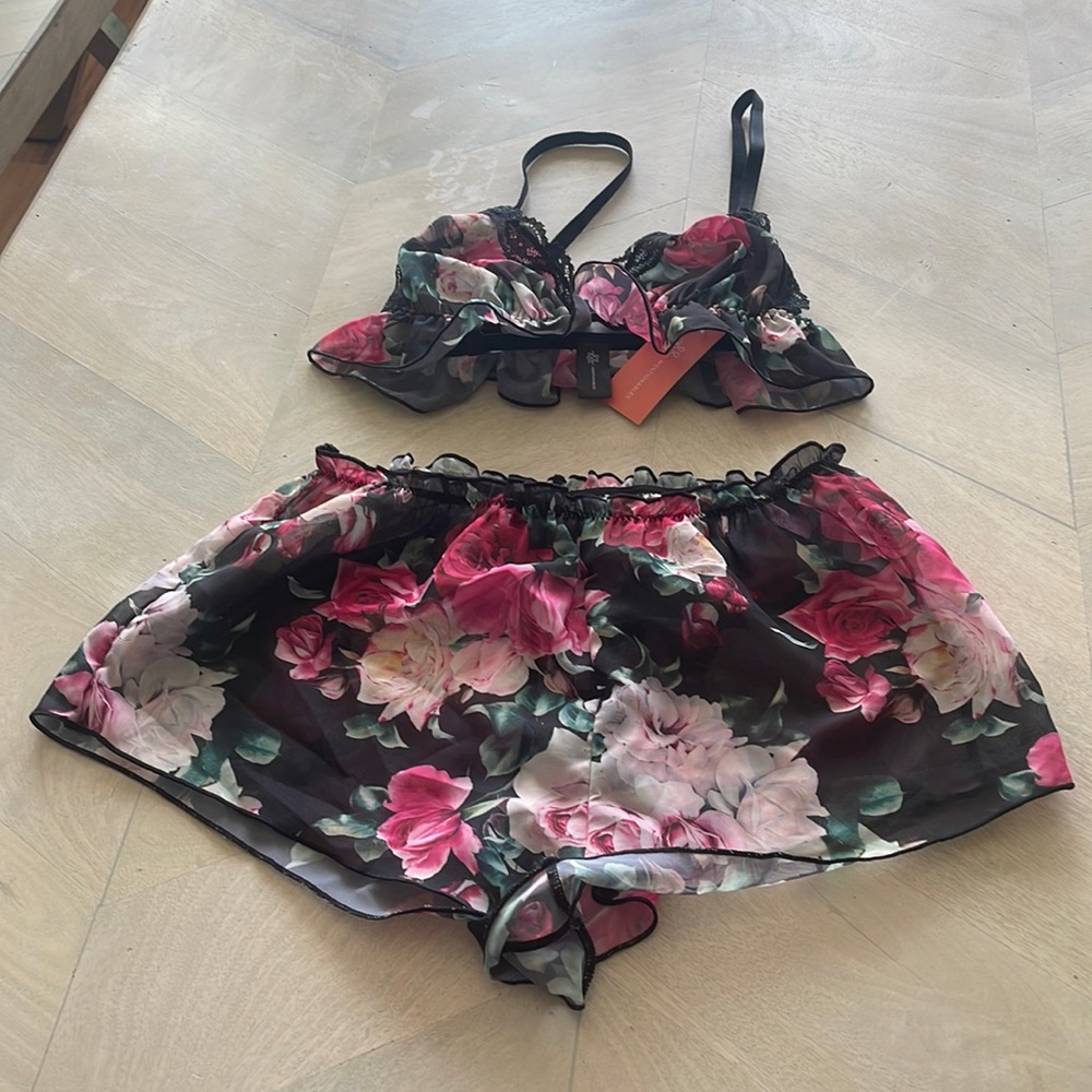NWT Mentionables lingerie set